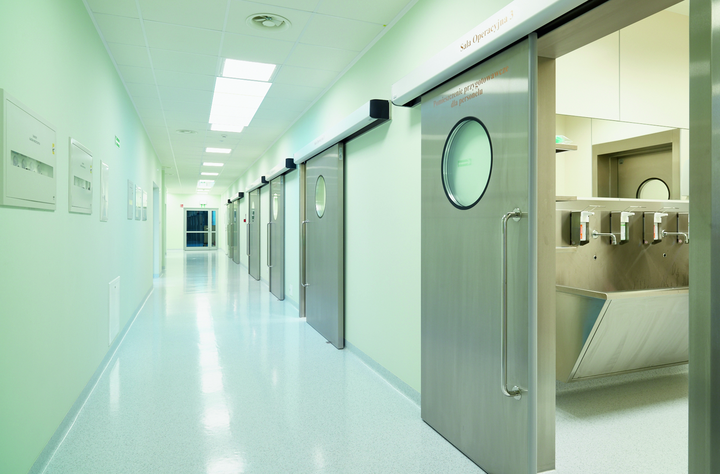 Szpital SALUS operacja leczenie zaćmy kontakt