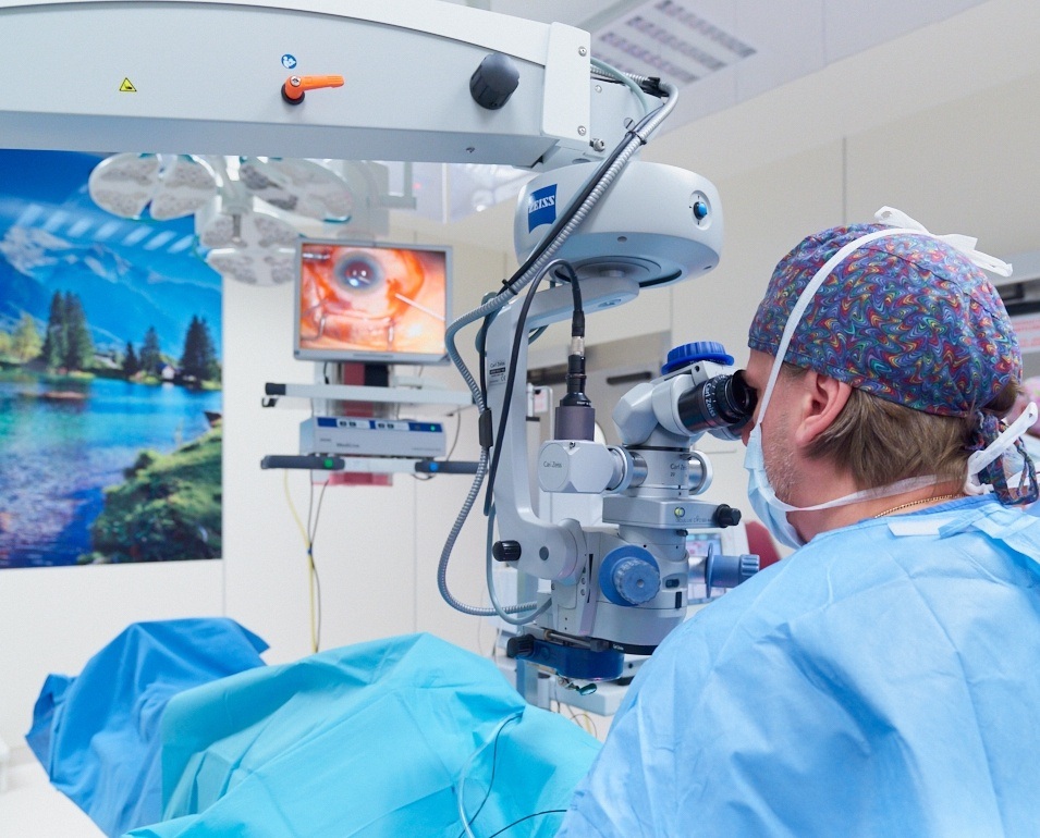Szpital SALUS operacja leczenie zaćmy kontakt