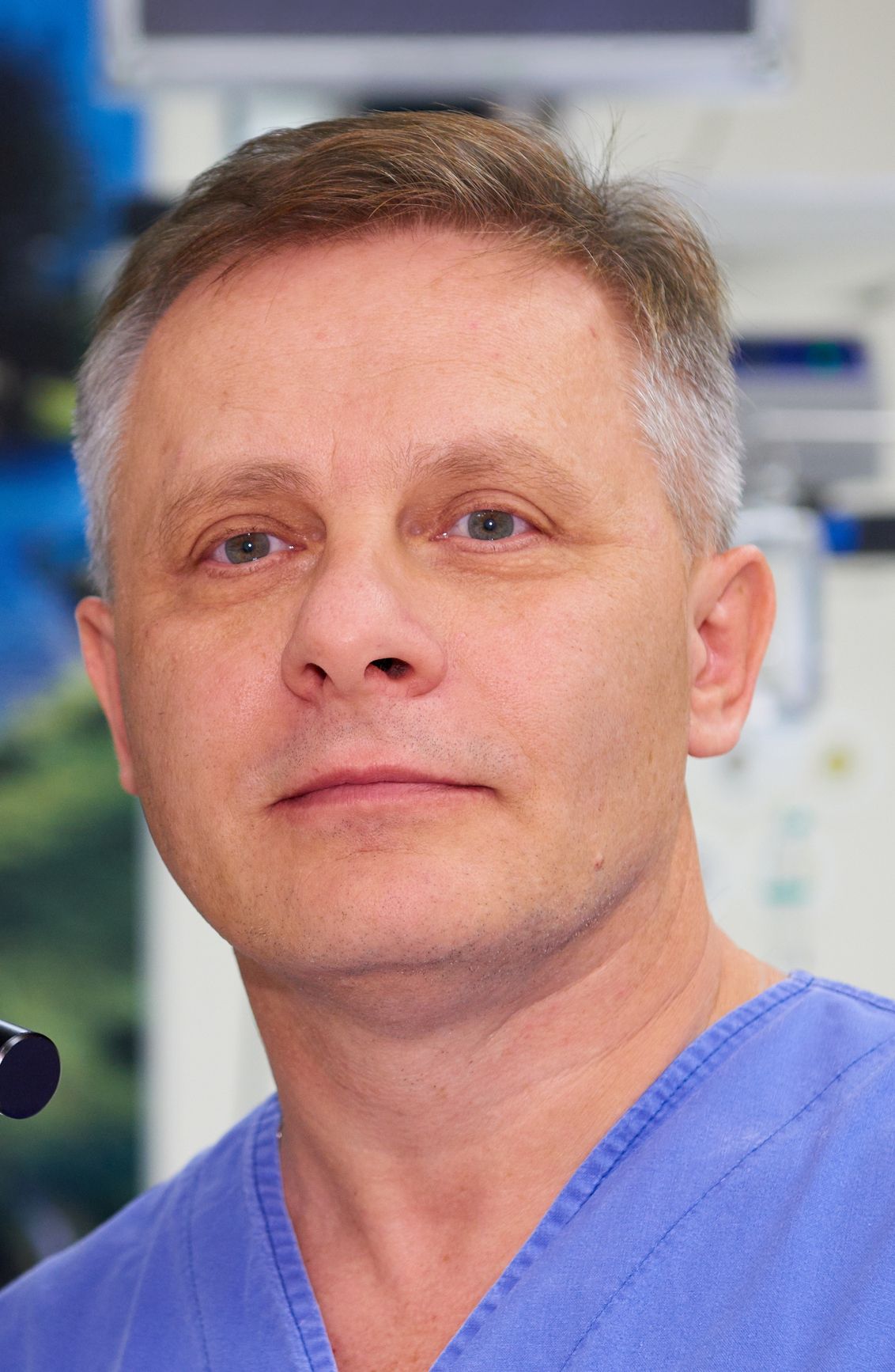 dr n. med. Krzysztof Barnyk leczenie operacja zaćmy kontakt